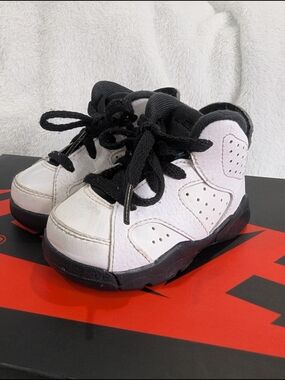 Jordan Toddler White and Black High-Top Sneakers